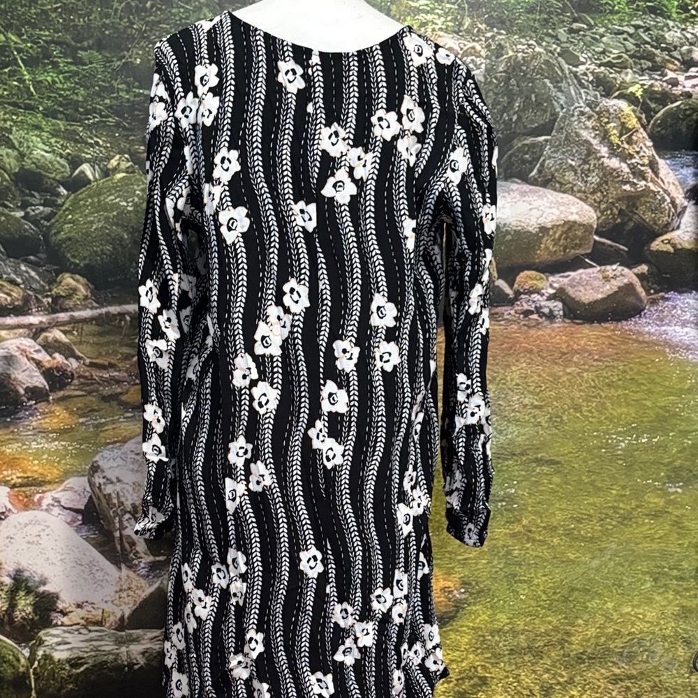 Express Black and White Floral Dress - Picture 7 of 8